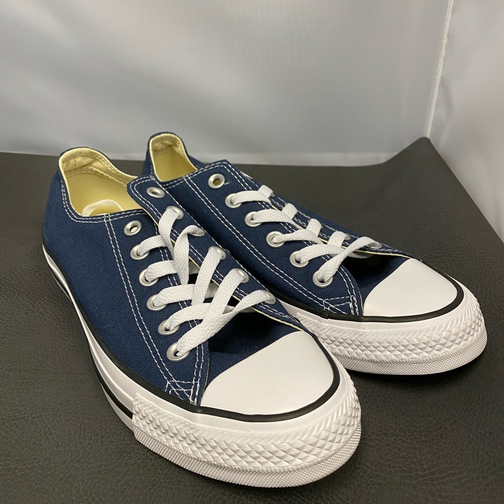 NEW navy low top Converse